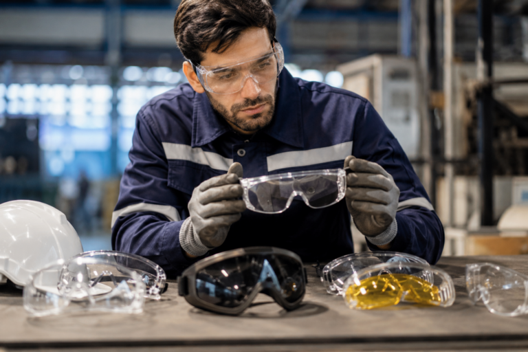 How to Choose the Right Safety Goggles for Industrial Work Environments